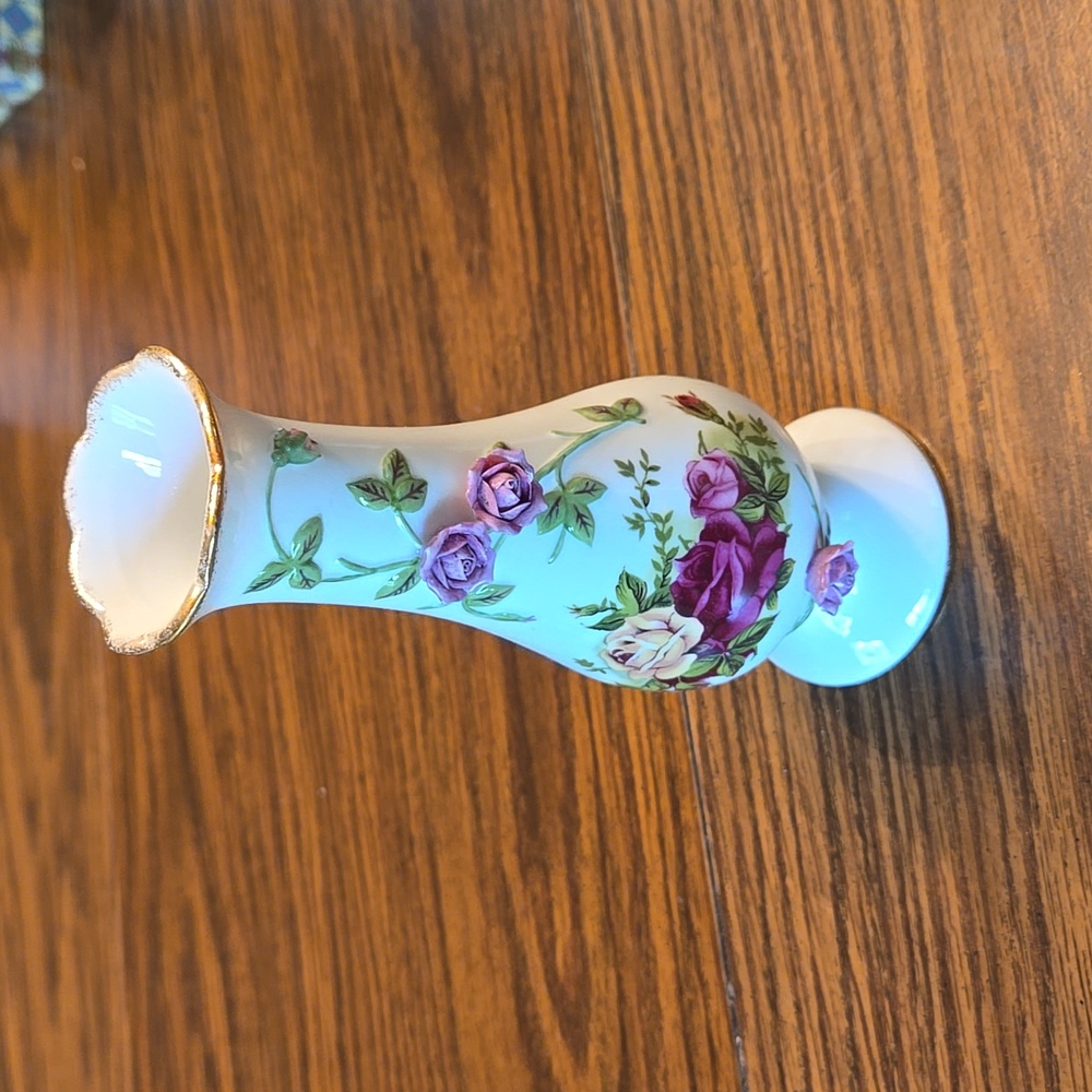 Royal Albert 👑 "Old Country Roses" Rose Bud Vase